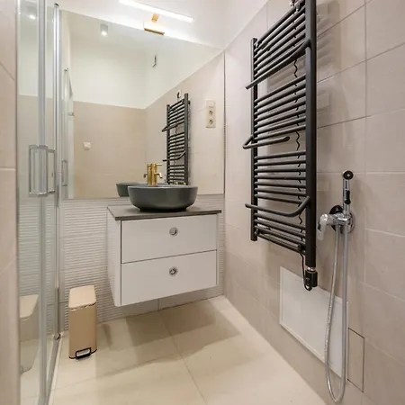 Daire Luxury 3 Bedroom, 3 Bathroom Loft With Terrace At Opera Budapeşte