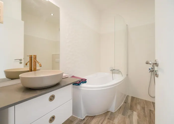 Luxury 3 Bedroom, 3 Bathroom Loft With Terrace At Opera * Budapest